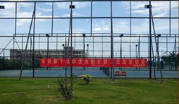 最新大学毕业横幅标语