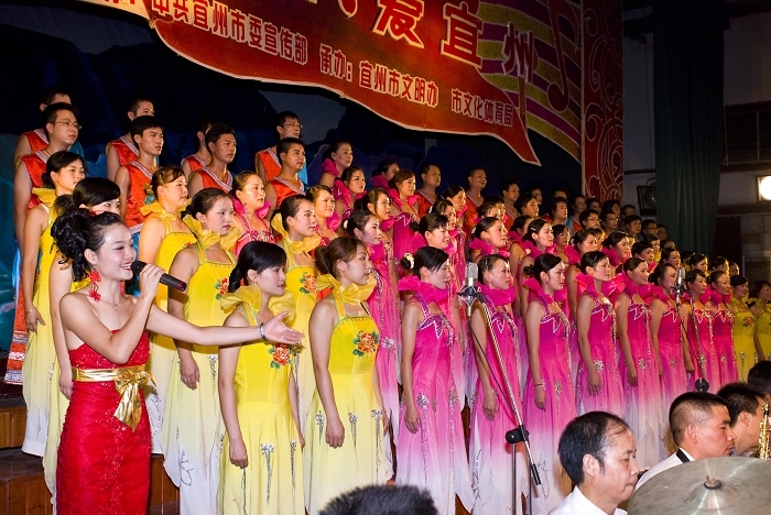 参加歌唱比赛
